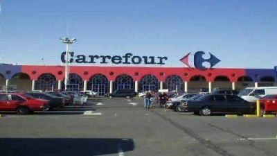 Hicieron un boquete en Carrefour y quisieron coimear a la polic�a