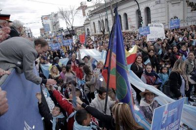 M�s de 100 mil vecinos celebraron el Bicentenario con una fiesta hist�rica