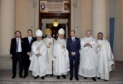Monse�or Jorge Lugones presidi� el Tedeum patrio y llam� a la unidad