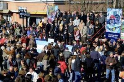 Miles de chivilcoyanos participaron del festejo oficial por los 200 a�os de la Independencia