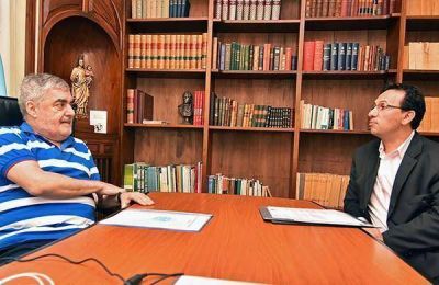 Das Neves firma obras millonarias para Trelew