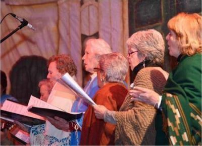 La Municipalidad celebr� con festivales de folclore