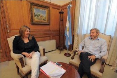 Bertone se re�ne con autoridades nacionales