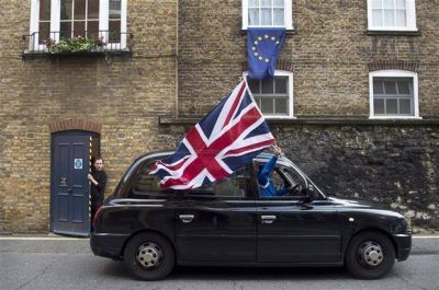 Un nuevo intento por frenar el Brexit: ahora aseguran que el referndum no alcanza