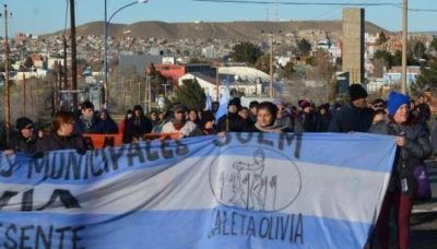 Municipales caletenses buscan profundizar el paro