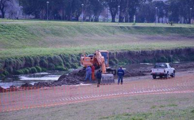 Realizan trabajos para prevenir inundaciones en Olavarr�a