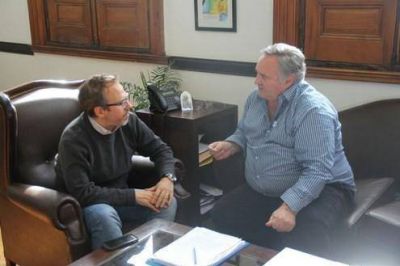 Valenzuela se reuni� con el nuevo Ministro de Producci�n bonaerense