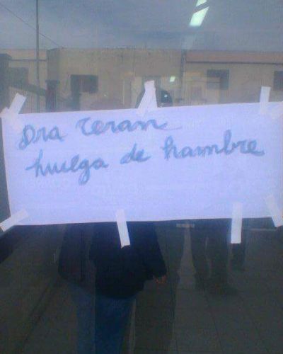  M�dica realiza una huelga de hambre porque sus colegas 