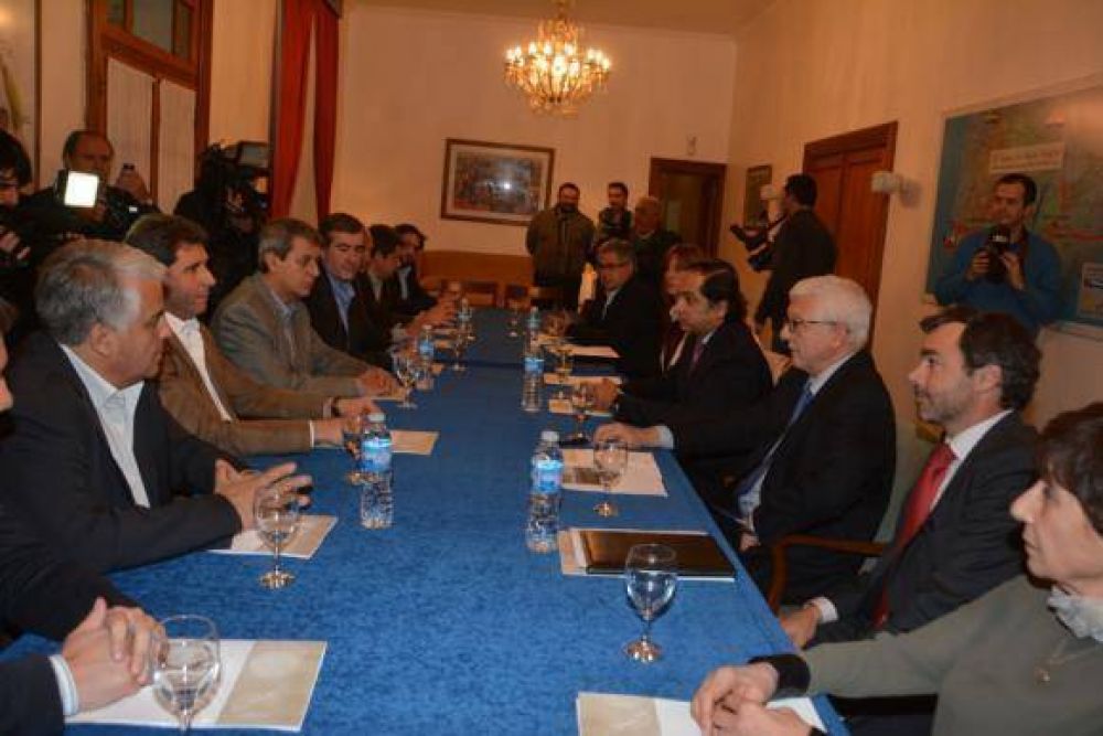 U�ac se reuni� con integrantes del BID en busca de un nuevo cr�dito para la provincia
