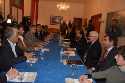 U�ac se reuni� con integrantes del BID en busca de un nuevo cr�dito para la provincia