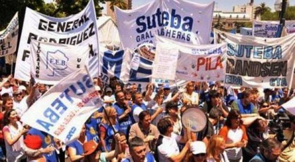 El Frente Gremial Docente se moviliza para exigir la reapertura de la paritaria