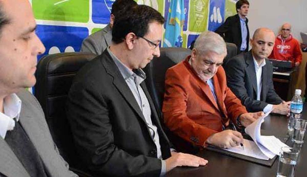 Juntos por Trelew: Das Neves anunci� obras con Maderna