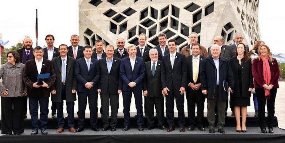La cumbre de Gobernadores ser� �a m�s tardar a mediados de agosto� en Puerto Madryn