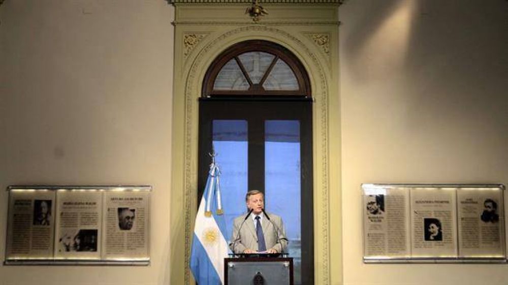 Juan Jos� Aranguren dijo que no pens� en renunciar: 