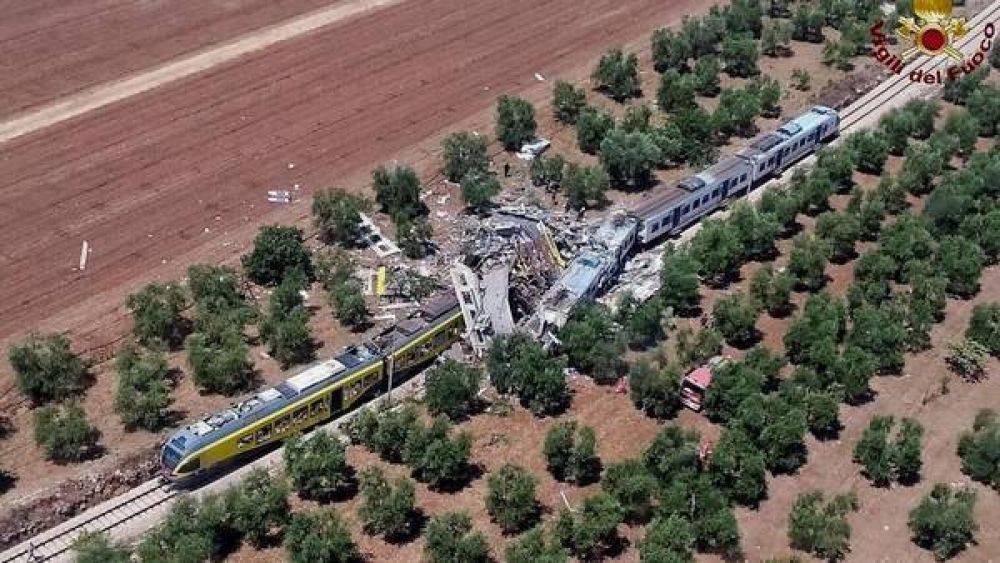 Fatal choque de trenes en Italia: al menos 20 muertos