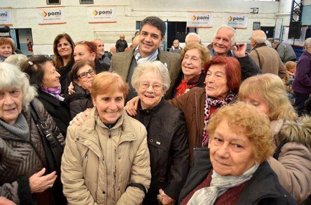 Jorge Macri entreg pensiones y jubilaciones en Vicente Lpez