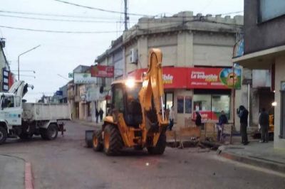 Pavimento: se realiza bacheo en calle Alberdi