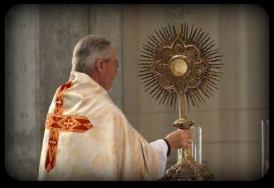 �Celebrar la misa mirando a Oriente? El Vaticano aclara