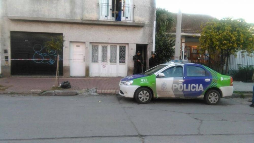 Allanan una casa por las amenazas contra Arroyo