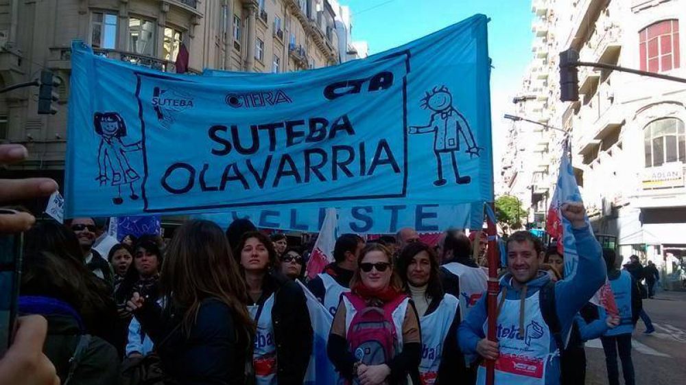 Docentes de Olavarr�a se movilizaron en Capital Federal
