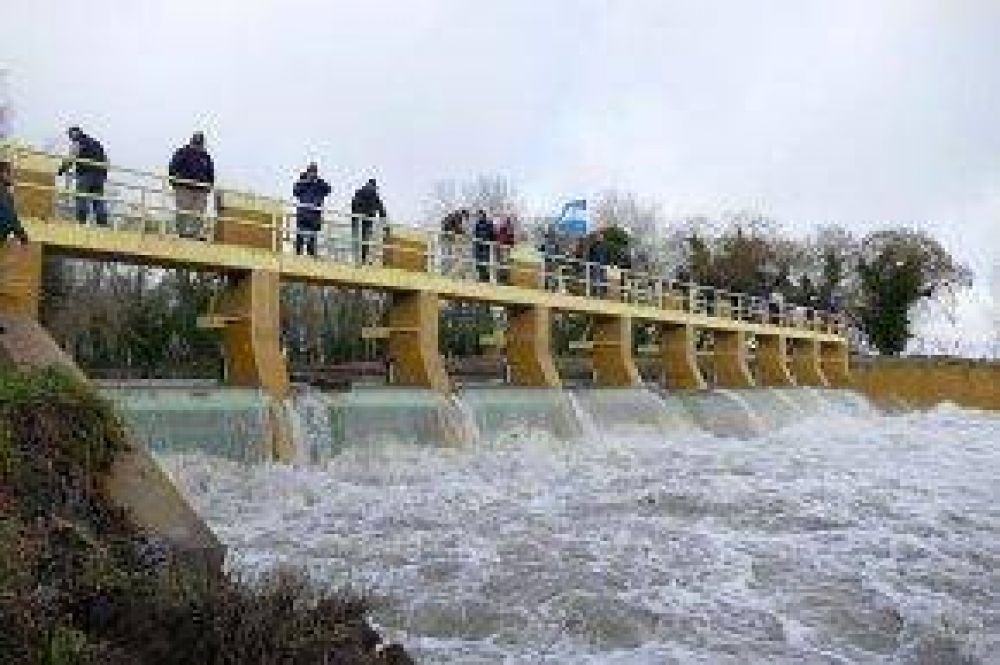 Luego de varios a�os se puso en funcionamiento el sistema de compuertas del Parque Municipal