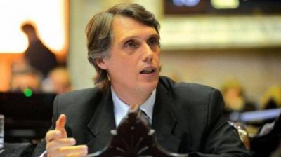 Seg�n Kosiner, el Gobierno se le r�e en la cara a la gente y Macri se hace el �canchero�