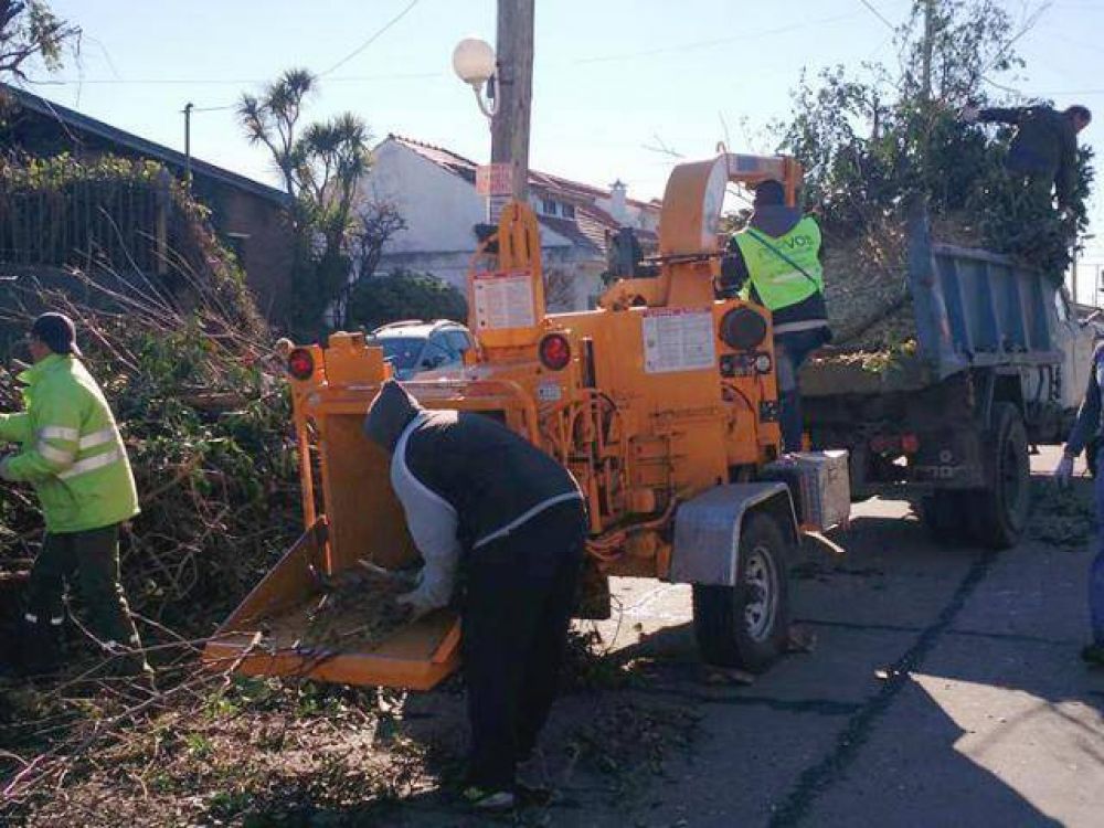 Retiran basura de la zona oeste