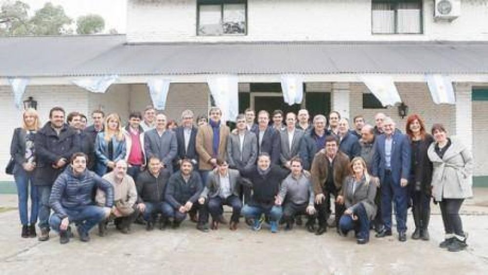 Intendentes del PJ y FPV le pedir�n a Mar�a Eugenia Vidal por las polic�as locales
