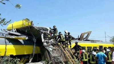 Luto en Italia por un choque de trenes: 23 muertos