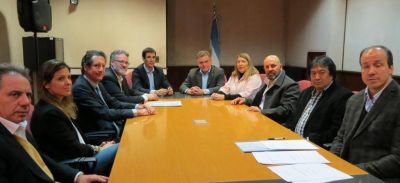 El IPV y la ATE  suscribieron el Fideicomiso para la construcci�n de 240 viviendas en R�o Grande