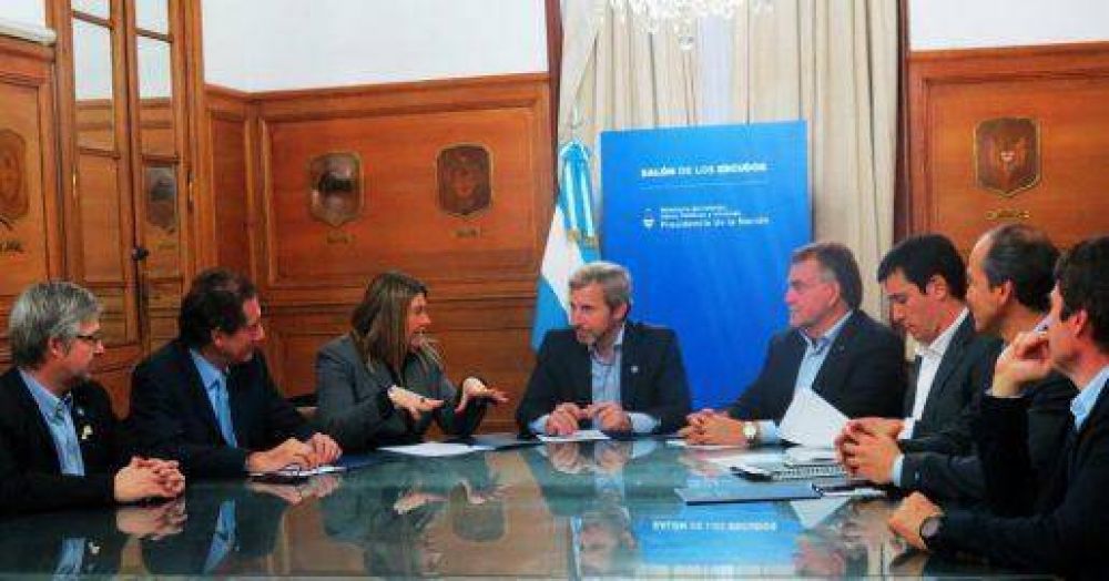 Bertone firm� un convenio por 240 viviendas para R�o Grande