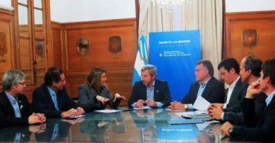 Bertone firm� un convenio por 240 viviendas para R�o Grande
