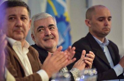 Das Neves firm� contratos para viviendas por $130 millones