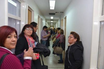 Empleados de la salud ocuparon la direcci�n del hospital y exigen paritarias