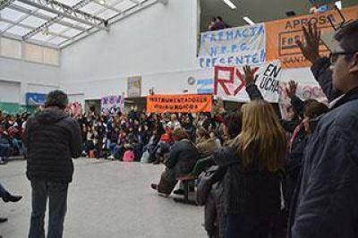 Conflicto de Salud: trabajadores recrudecen medidas y reclamos
