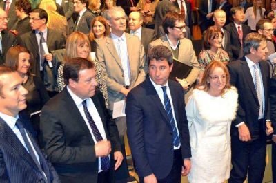 Santa Cruz y Naci�n firmaron el 
