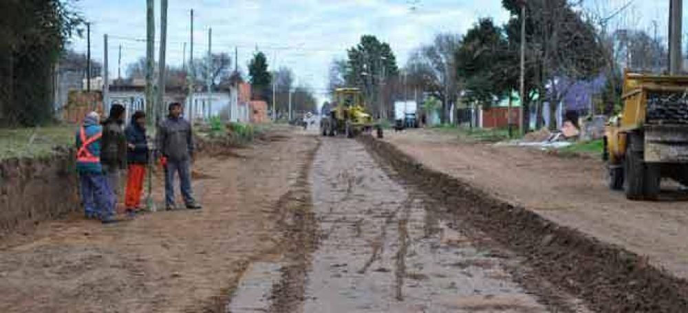 Realizan pavimentaci�n y arreglo de calles