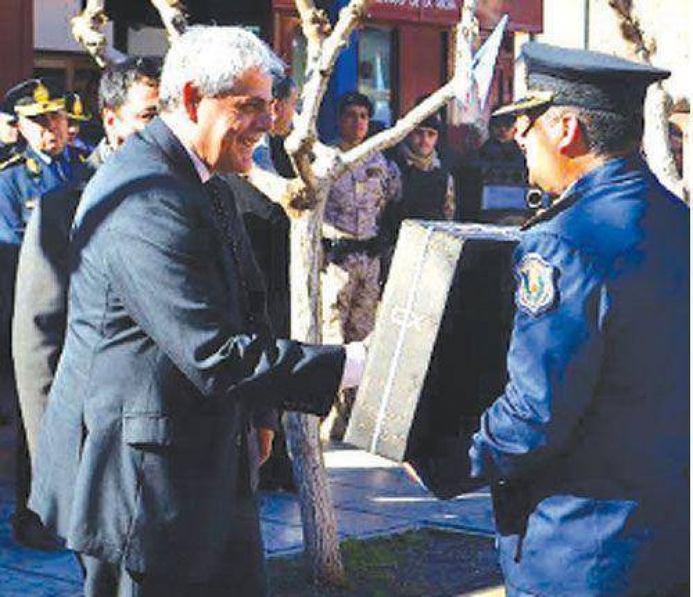 El Gobierno entreg equipamiento a la Polica de Sanagasta
