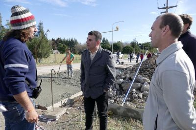 El Intendente recorri� la obra de repavimentaci�n de la Av. Mujica