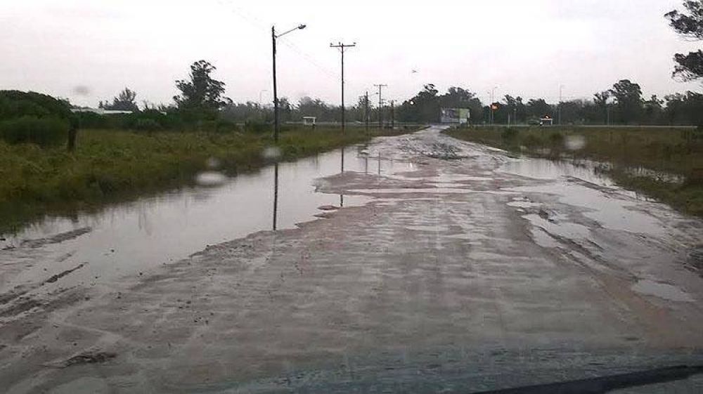 Calles intransitables y falta de transporte p�blico afectan al barrio Estaci�n Cametosse