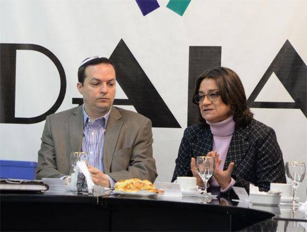 Luc�a Corpacci record� a las v�ctimas del atentado contra la AMIA-DAIA