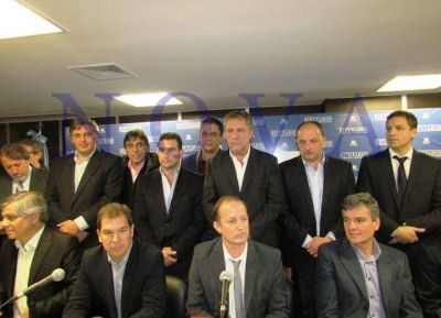 Intendentes y legisladores peronistas presentaron proyecto para el traspaso de la polic�a local