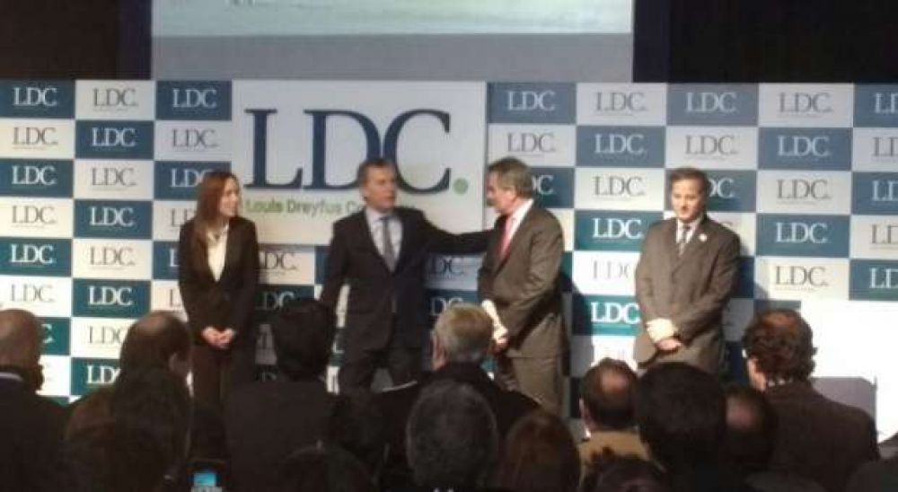 Bah�a Blanca: Macri inaugur� un complejo portuario y volvi� a pedir 