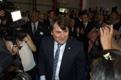 Apedrearon a intendente macrista: 