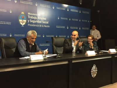 Ministerio de Trabajo y Guincheros firmaron convenio de Formaci�n Sindical