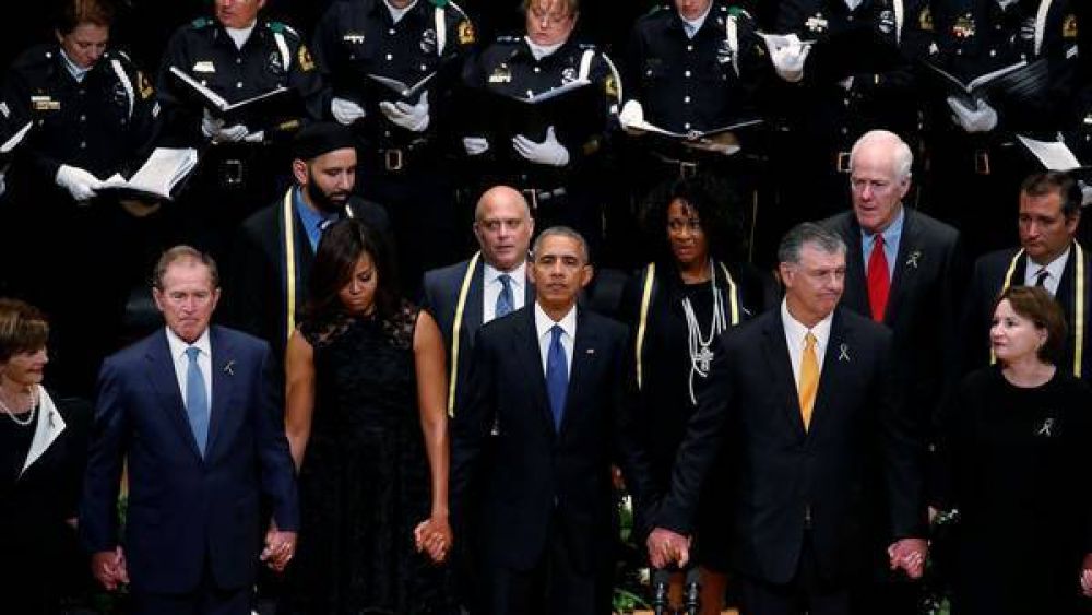 Obama en Dallas: �Es m�s f�cil comprar un arma que un libro�