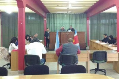Esc�ndalo y denuncia por corrupci�n en el gremio municipal de A�atuya