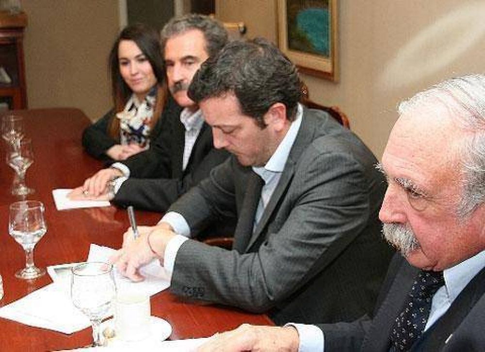 Alicia Kirchner encabez firma de acuerdo para la esquila de guanacos