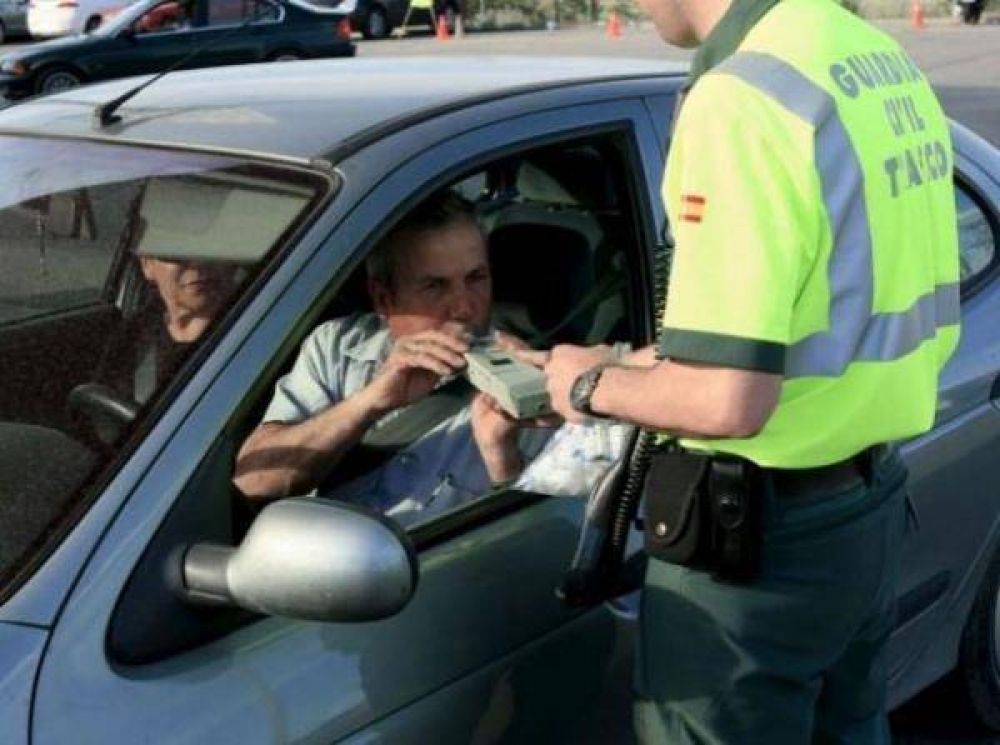 �Funcionaria del Pechi integraba grupo creado para esquivar controles de alcoholemia?