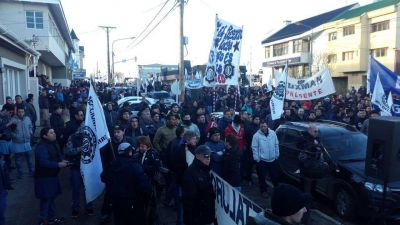 Multitudinaria movilizaci�n de la UOM en defensa de los puestos laborales